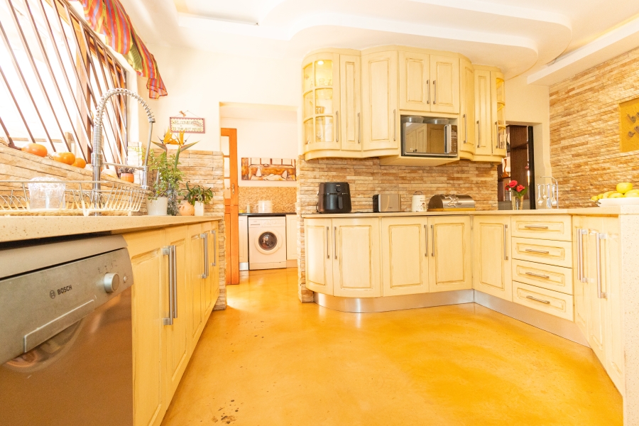 4 Bedroom Property for Sale in Kenridge Heights Western Cape